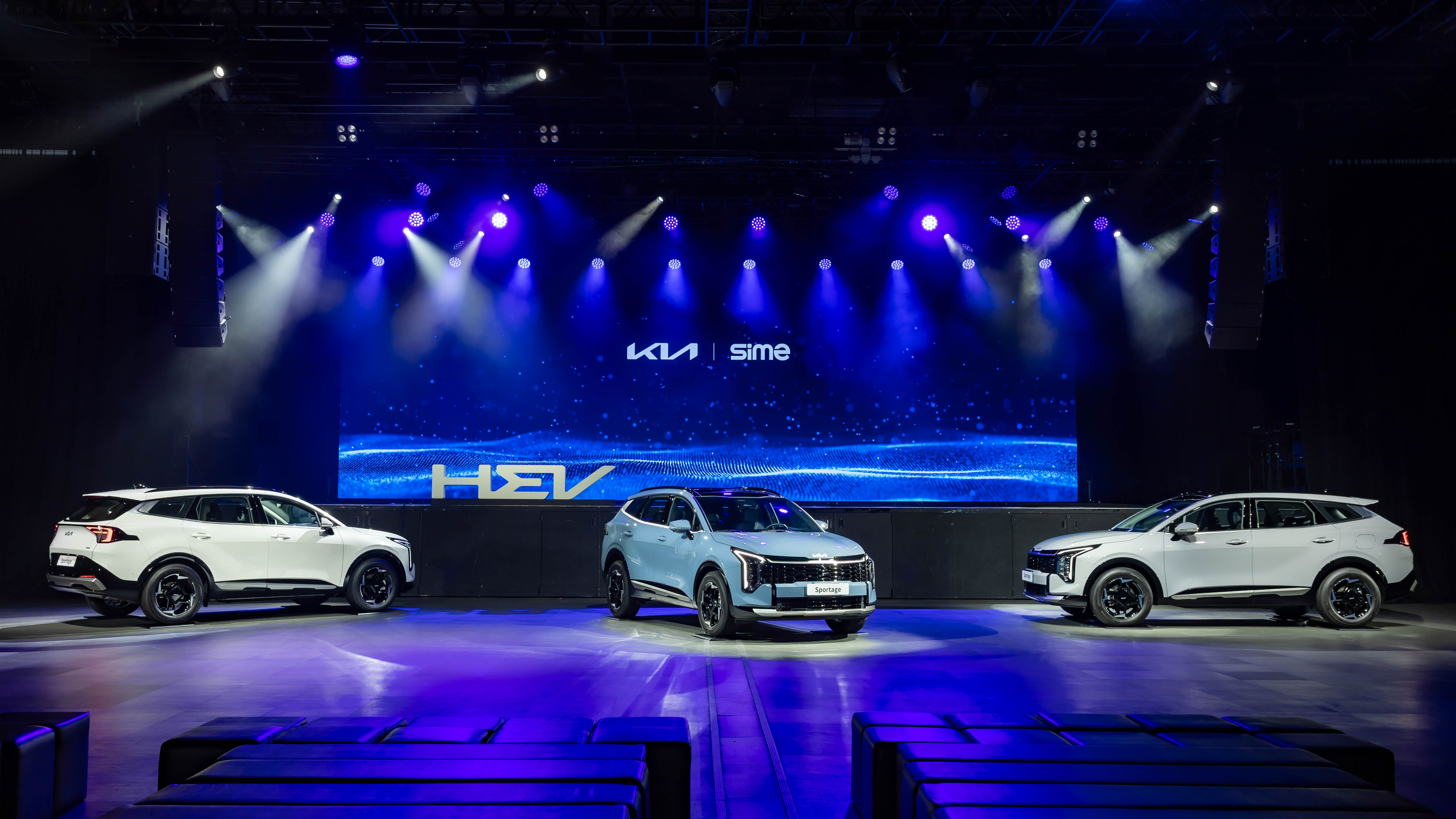 3. The new Sportage全新導入的油電動力車型搭配6速手自排變速系統，與電能轉換效率佳的1.49kWh鋰電池，體現Kia新世代油電EV化的理念。